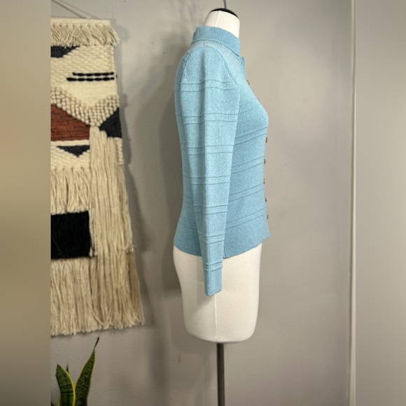 Vintage St John Knits sky blue cardigan with gold colored hammered buttons - Picture 3 of 6